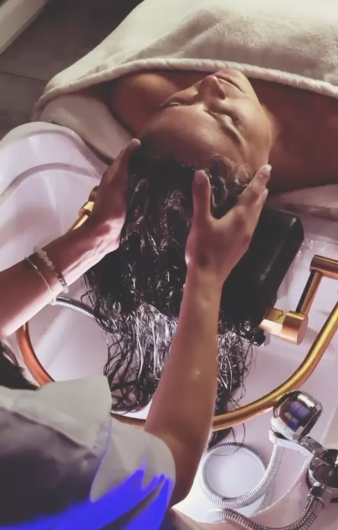 image of a peaceful acupuncture therapy room